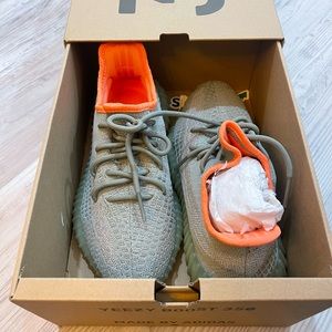 Yeezy Boost Sneakers 👋